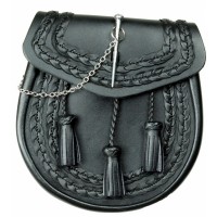 	 Black leather sporran Front pin loop closure,